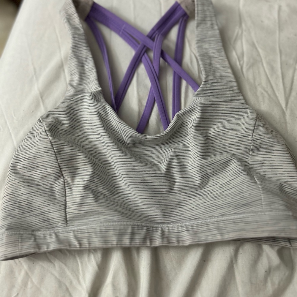Lululemon size 6 sports bra